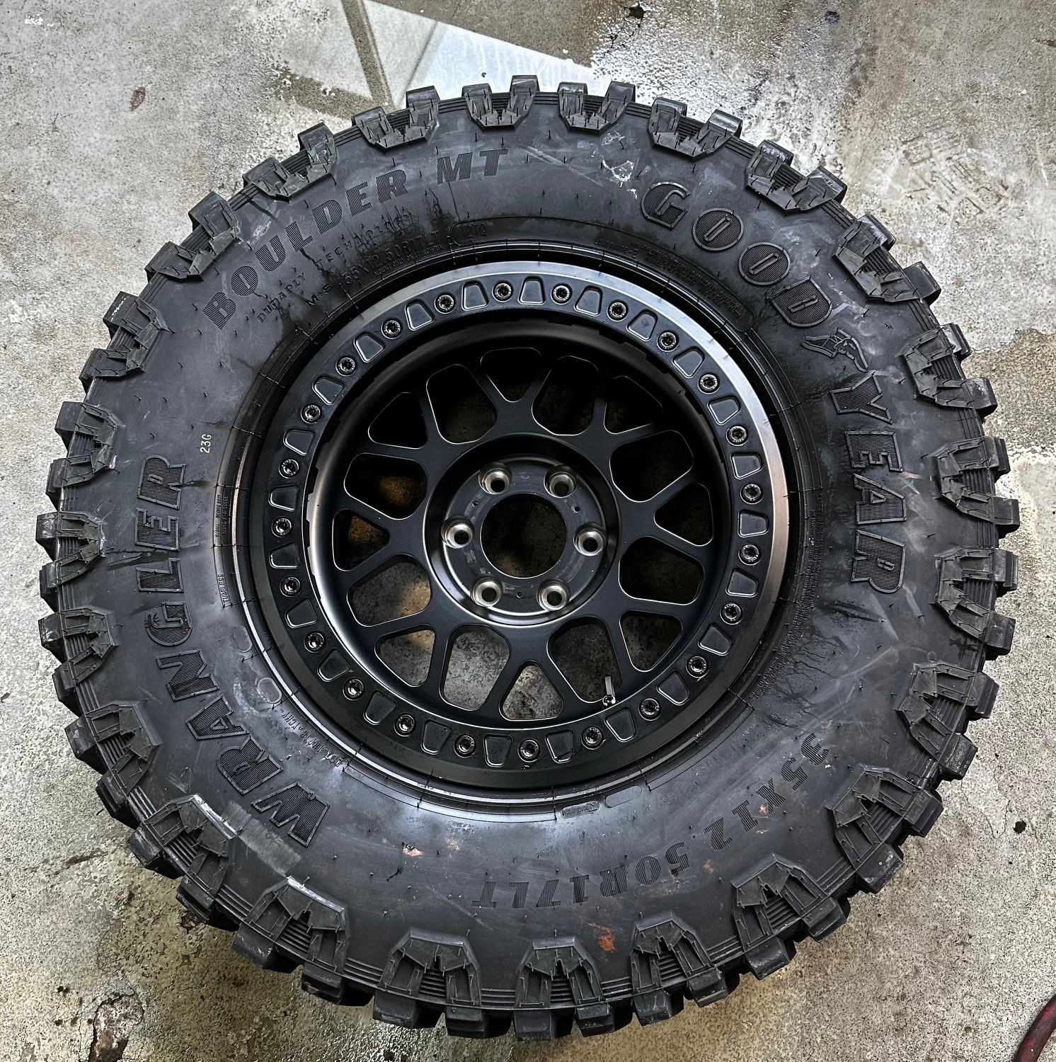 WHEEL AND TIRE.jpg