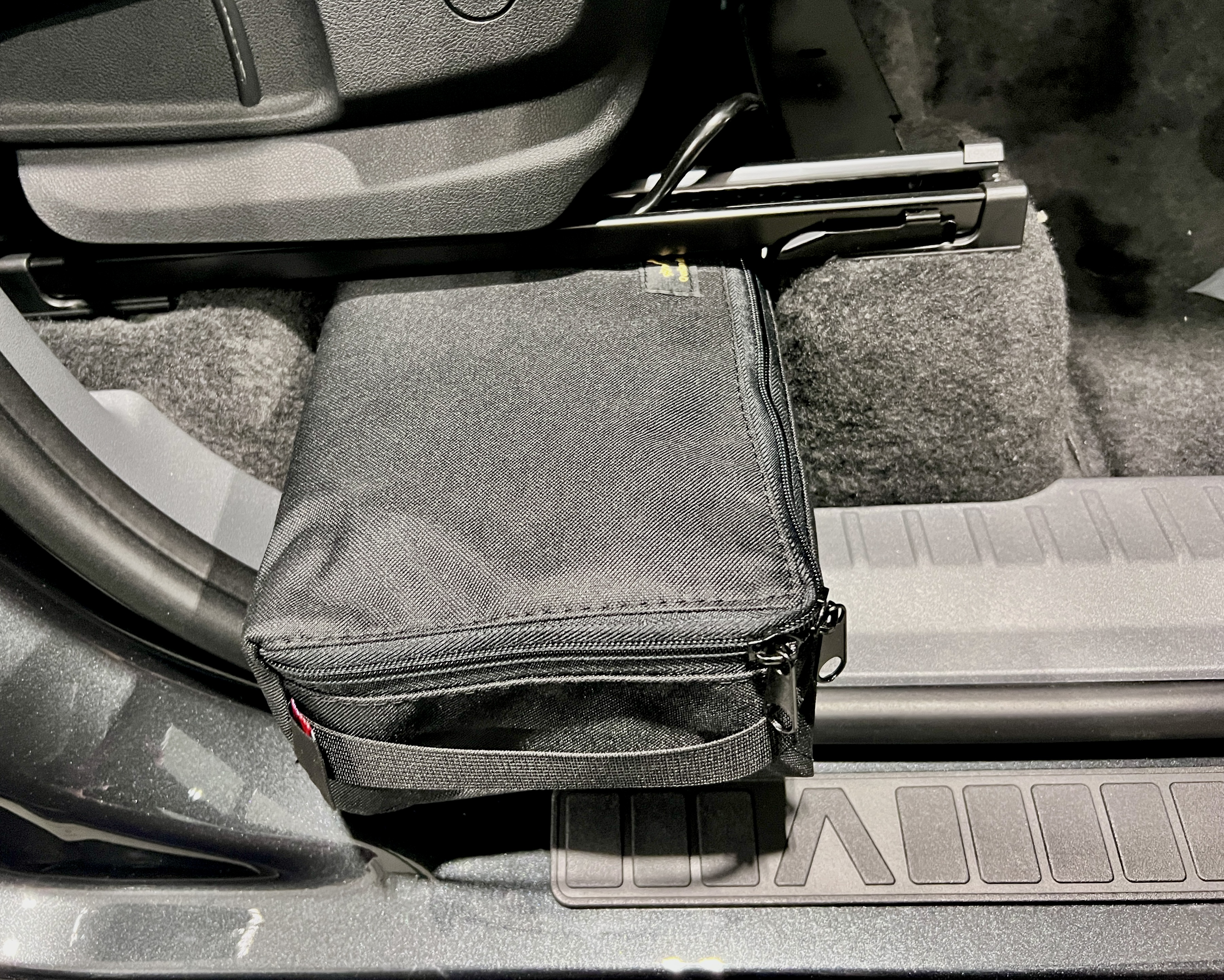 Under Seat Storage Bag SGL8.jpg