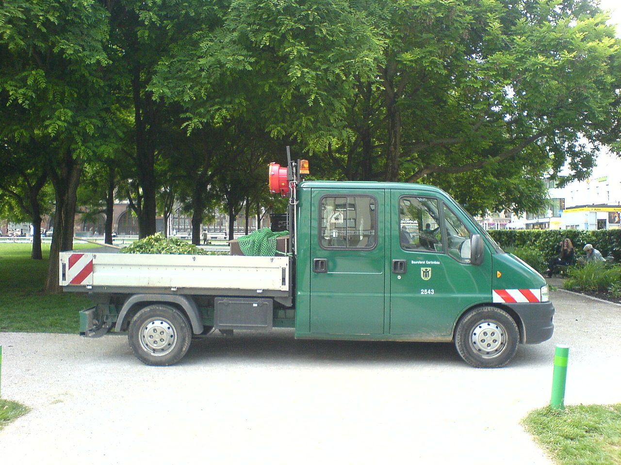 1280px-Fiat_Ducato-Pritschenwagen_gr%C3%BCn.JPG